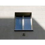 Wzmocniona siatka drutem dla kota na okno