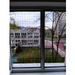 Wzmocniona siatka drutem ochronna na okno dla kota montaż Warszawa