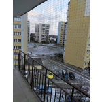 Montaż siatki zabezpieczającej na balkonie dla kota