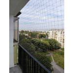 Montaż siatki ochronnej przeciw gołębiom na balkonie