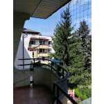 Siatka zabezpieczająca balkon przeciw gołębiom
