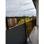 Bezinwazyjny Montaż siatki zabezpieczającej na balkonie dla kota bez wiercenia Warszawa